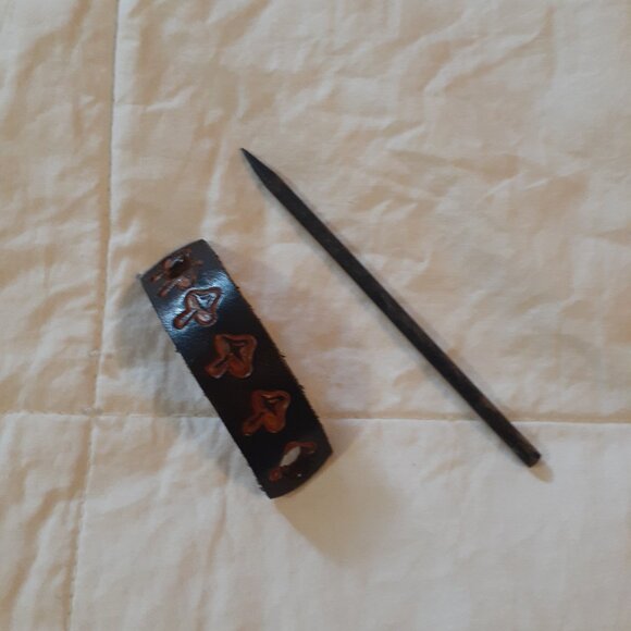 Vintage Leather Hair Clip with Stick - Picture 4 of 4